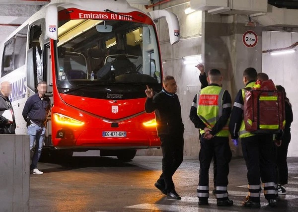 Violence Erupts as LyonFC Coach Injured, Forcing Cancellation of Highly Anticipated French Football Clash