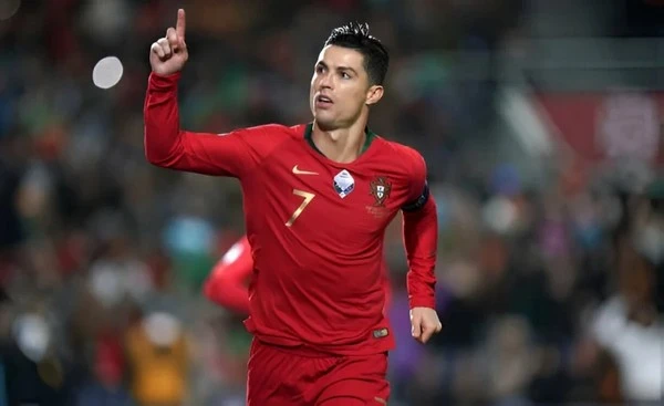 Cristiano Ronaldo បំបែក​កំណត់​ត្រា​អឺរ៉ូ​របស់​ខ្លួន